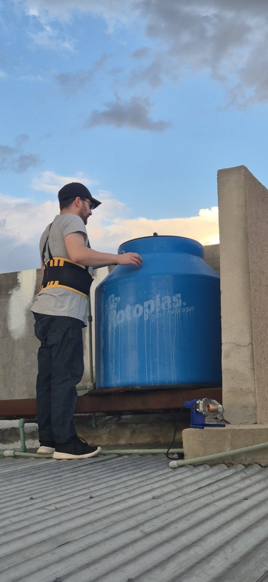 Instalación de tanque de agua en azotea